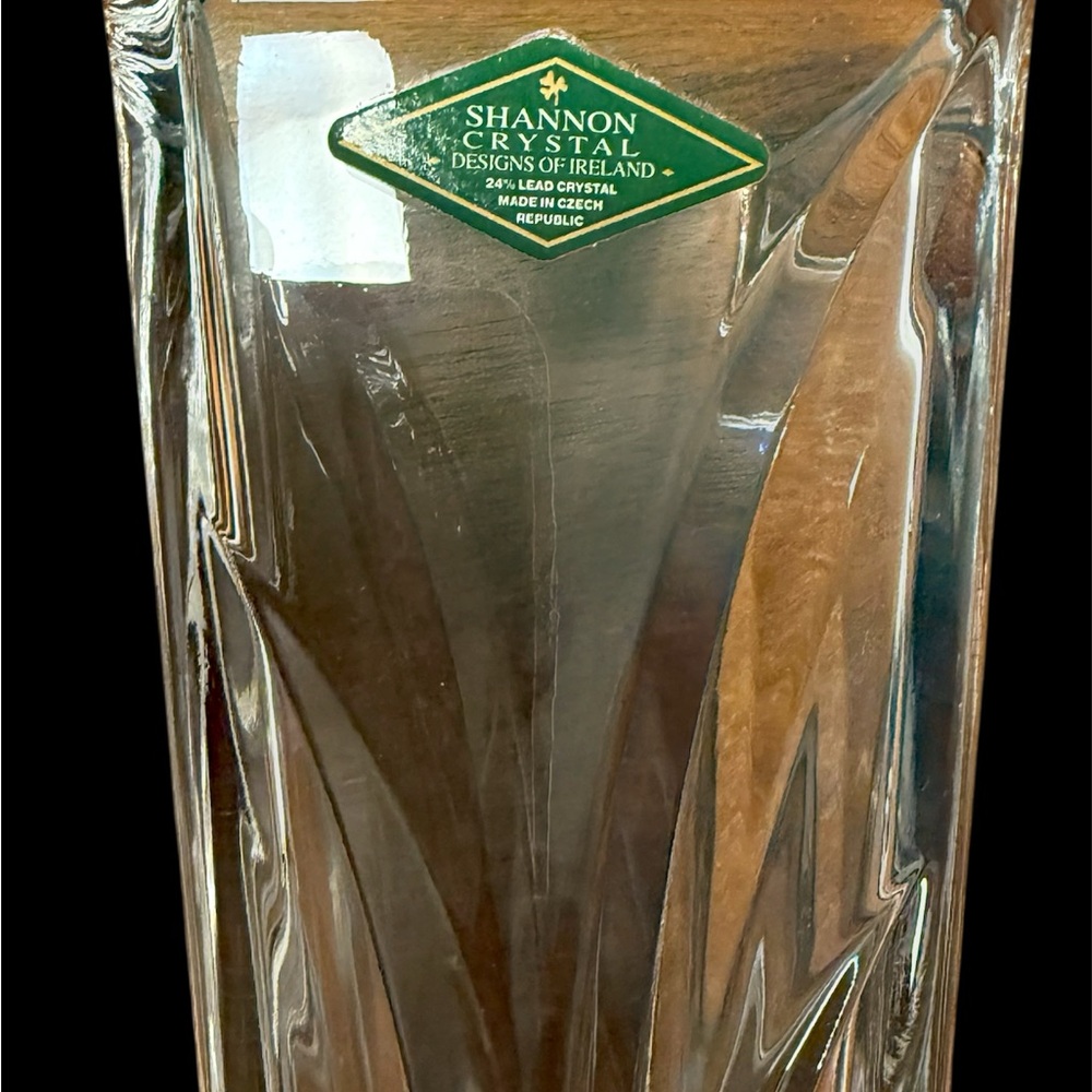 Shannon Elegant Crystal Vase - Picture 3 of 9